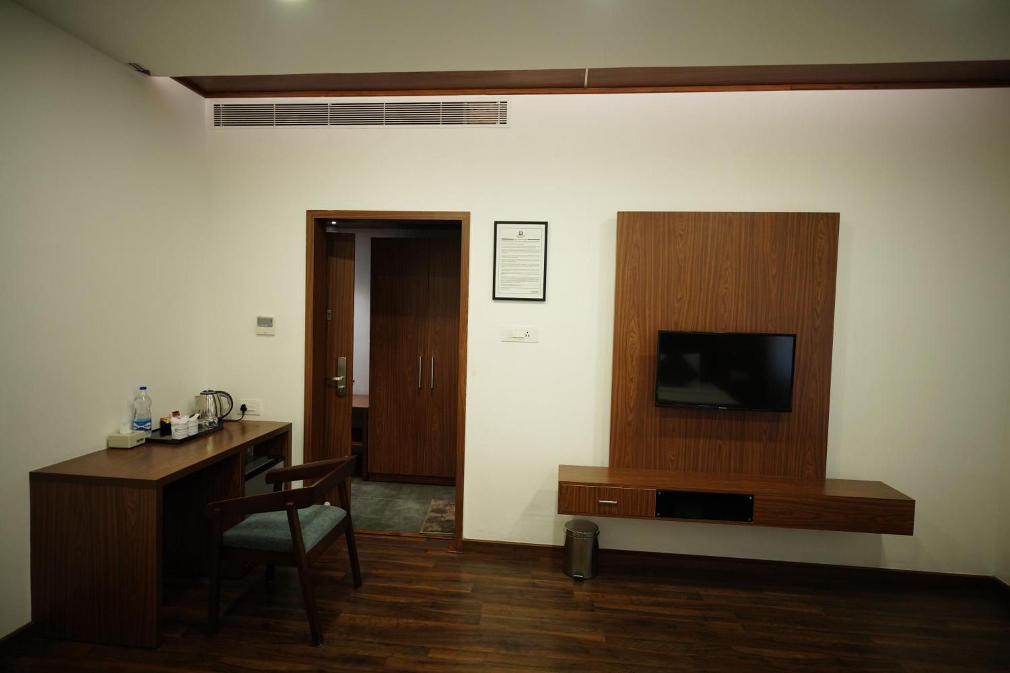 Four N Square Residency 호텔 팔라카드 외부 사진
